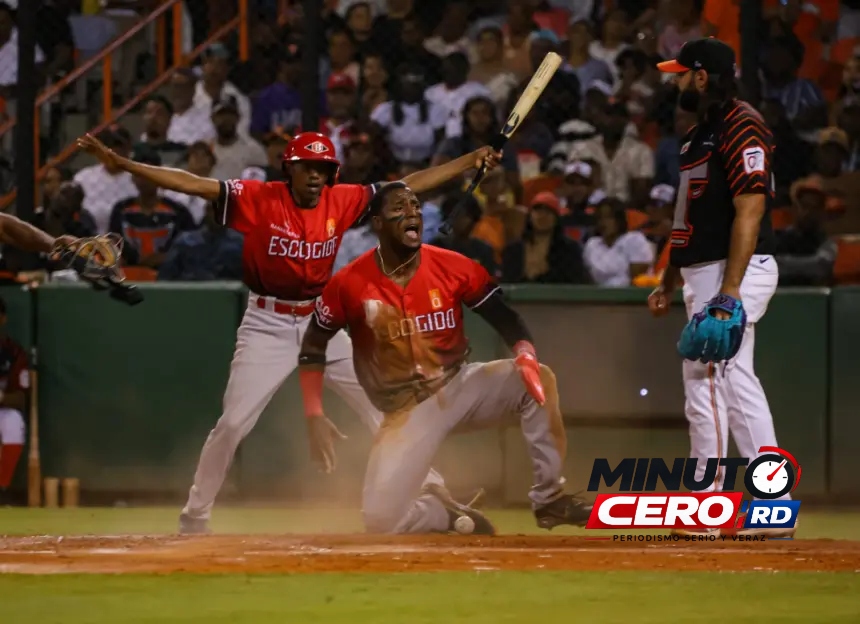 Estrellas gana duelo ofensivo 12-11; Licey y Escogido también celebran