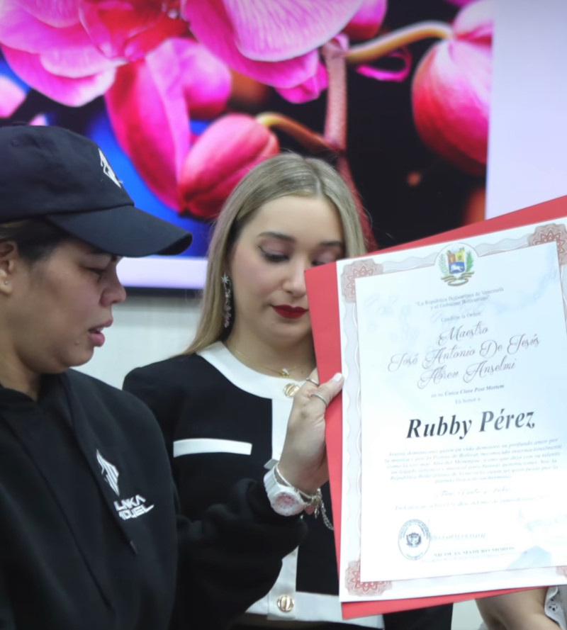 Zulinka Pérez recibió la nacionalidad venezolana de su padre durante una visita al presidente Nicolás Maduro.